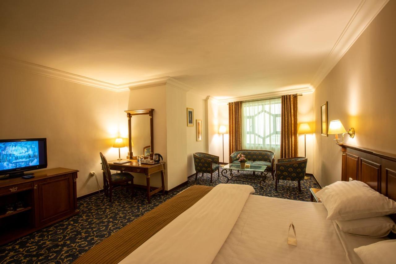 Bristol Hotel Amán Exterior foto A room at the hotel